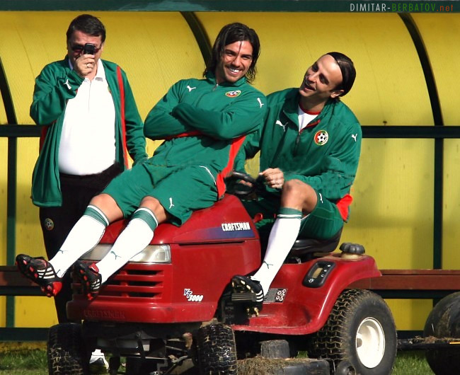 dimitar-berbatov-driving-tractor.jpg